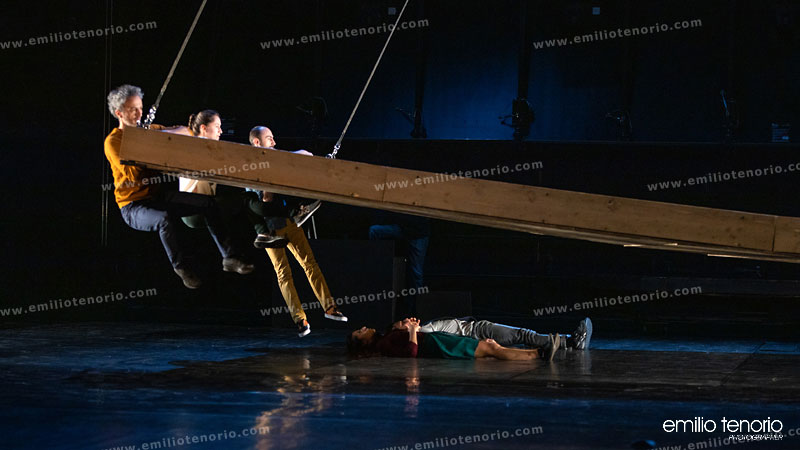 ETER.COM -  YOANN BOURGEOIS - Celui qui tombe - Teatros del Canal - © Emilio Tenorio